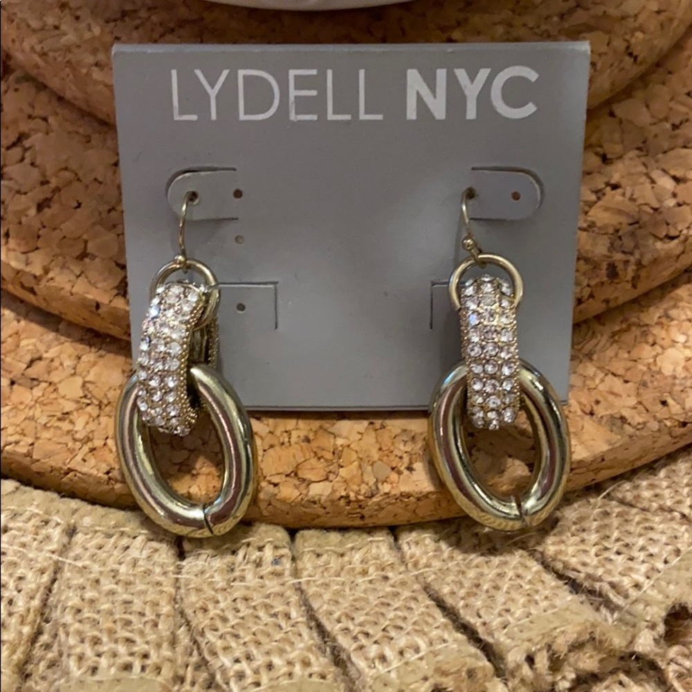 Chain link earrings with rhinestones